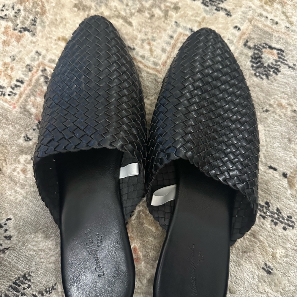 Universal Threads Size 8 Mules